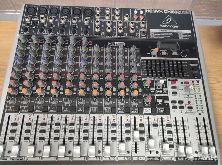 Behringer Xenix QX1832USB Микшерный пульт
