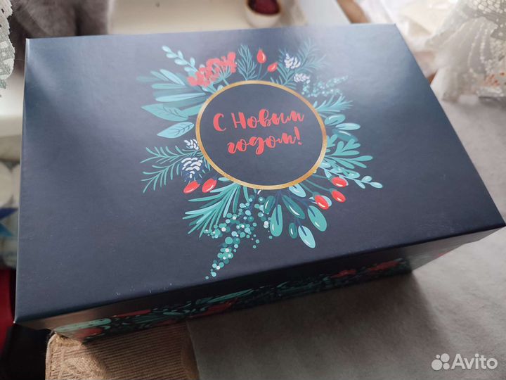Подарочная картонная коробка 