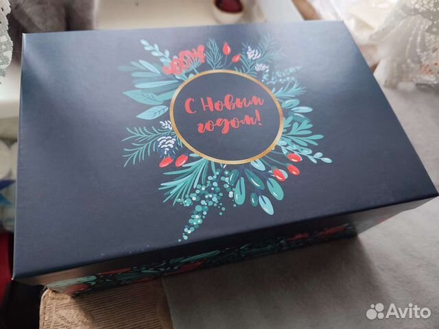 Подарочная картонная коробка 