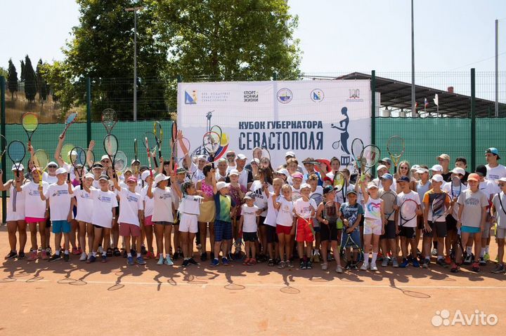 Тренер по теннису, спарринг, мячи для тенниса