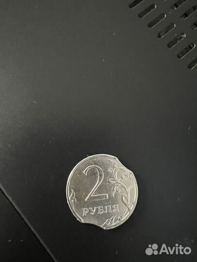 2 рубля 2022 года, заводской брак