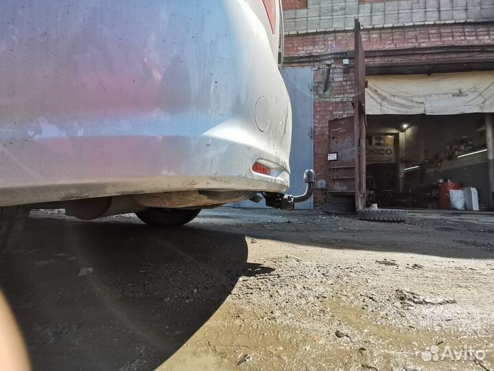 Фаркоп на Тойота Ипсум 2001-2009 г