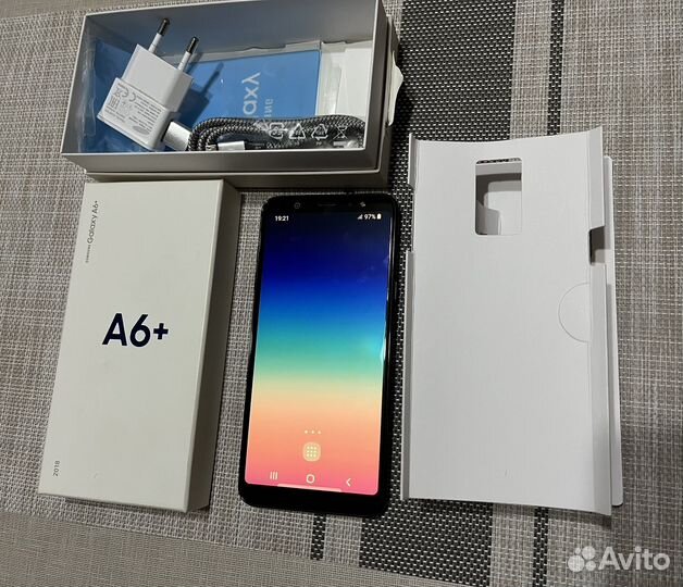 Samsung Galaxy A6+, 3/32 ГБ