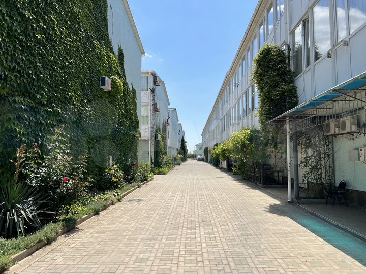 3-к. апартаменты, 97 м², 1/3 эт.