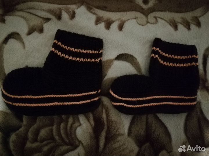 Вязаные носки из пряжи