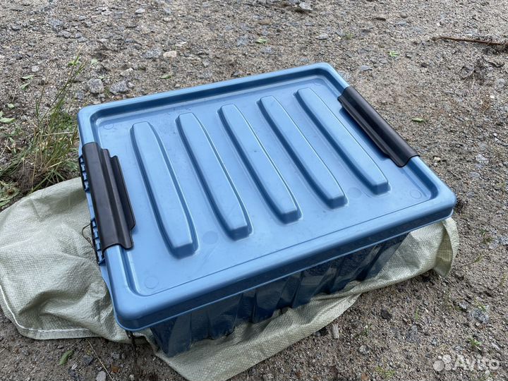 Ящик пластиковый с крышкой для хранения