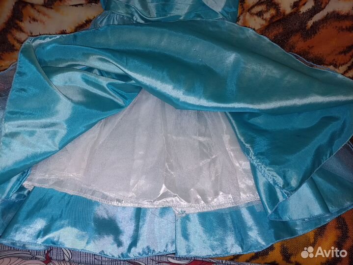 Нарядное платье 4-6 лет