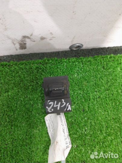 Кнопка стеклоподъемника задняя левая Chrysler