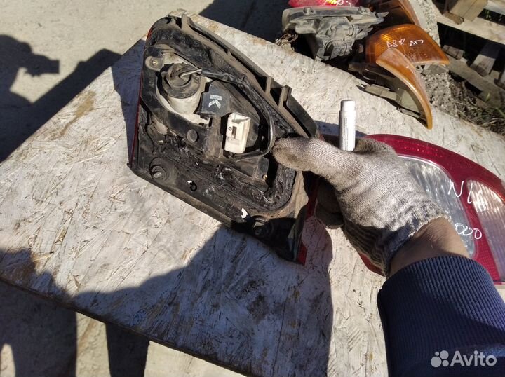 Задний фонарь багажника Ниссан Альмера N16