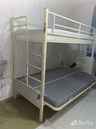 Двухъярусная кровать с диваном