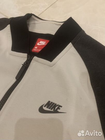 Бомбер Nike tech fleece