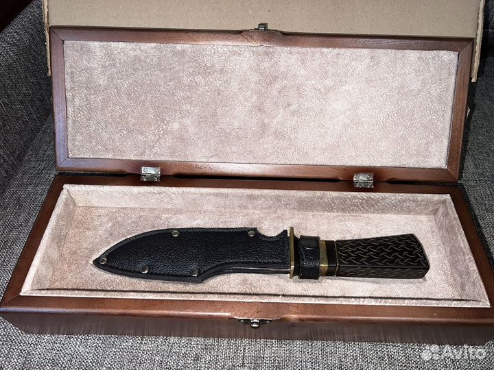 Нож охотничий в подарочной коробке