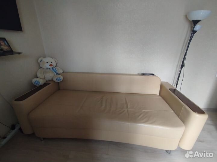 Кожаный диван бу