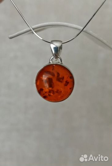 Кулон янтарь