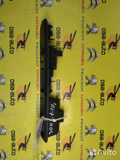 Блок управления стеклоподемниками передний правый