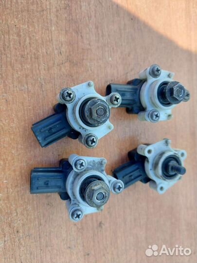 Датчик уровня высоты подвески Lexus LS600