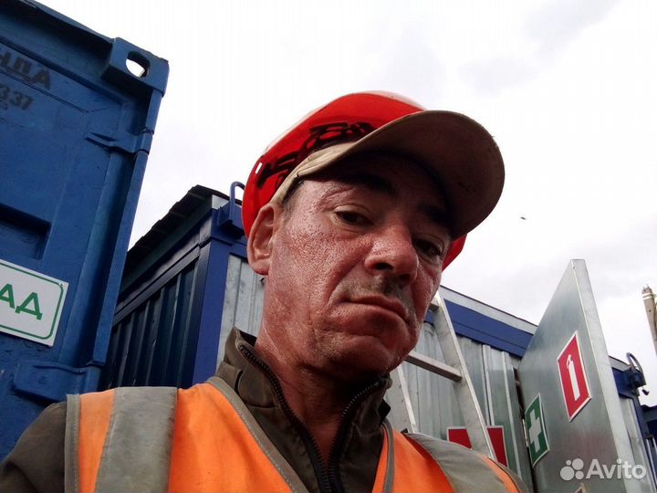 Разнорабочий подсобник грузчик плотник дворник