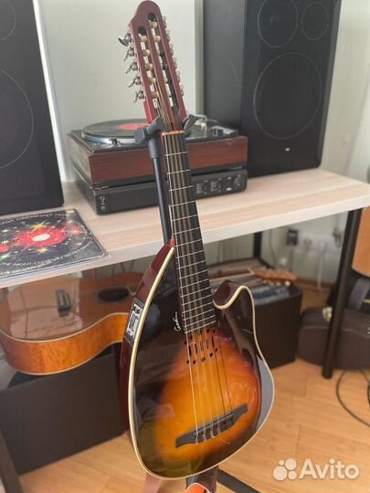 Godin multiac oud