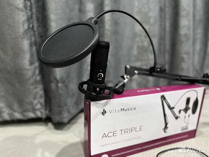 Студийный микрофон