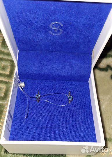 Золотые серьги с топазами