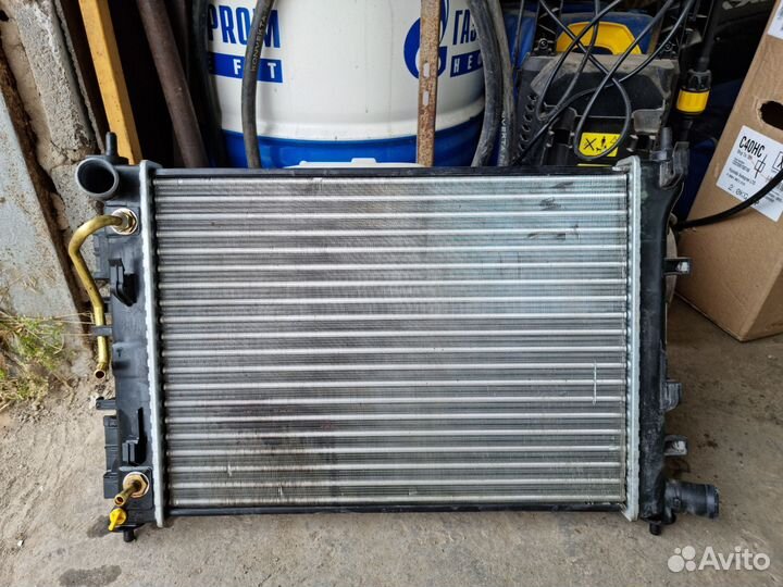 Радиатор охлаждения на hyundai solaris 2, АКПП