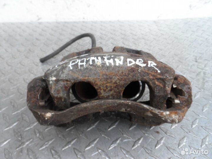 Суппорт передний левый Nissan Pathfinder R51