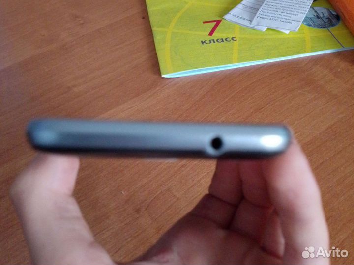 Телефон Samsung j1