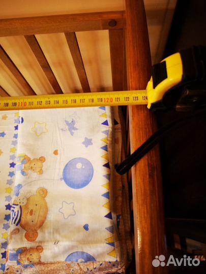 Детская кроватка с маятником