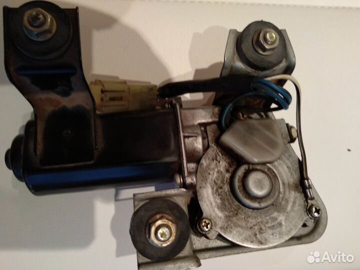 Моторчик дворника задний на Toyota Land Cruiser