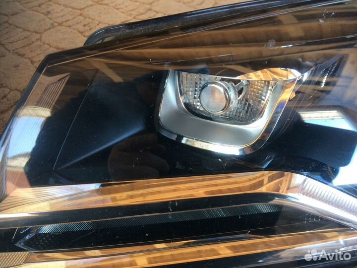 Фара передняя левая Фольксваген Туарег NF 2015-18