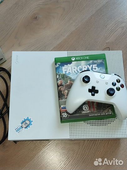 Xbox One s с игрой