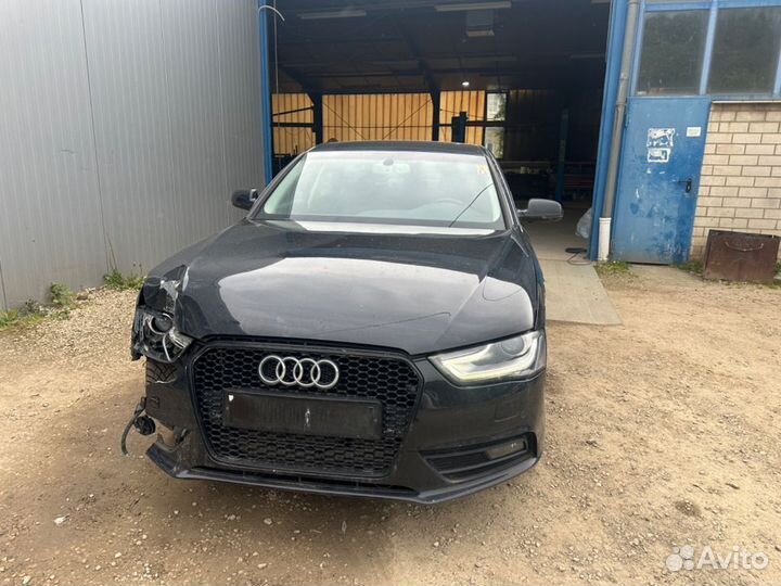 В разборе Audi A4 B8