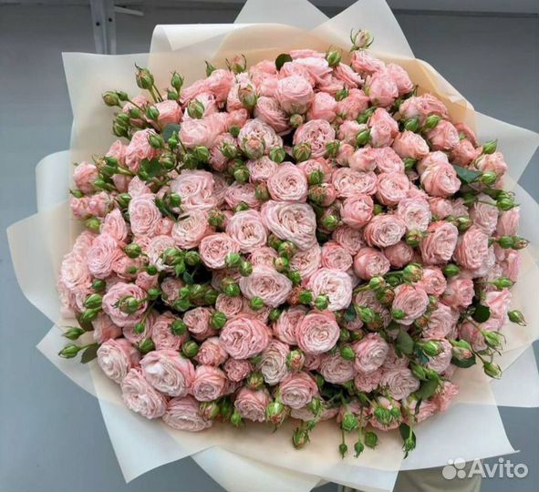 Кустовые розы букет