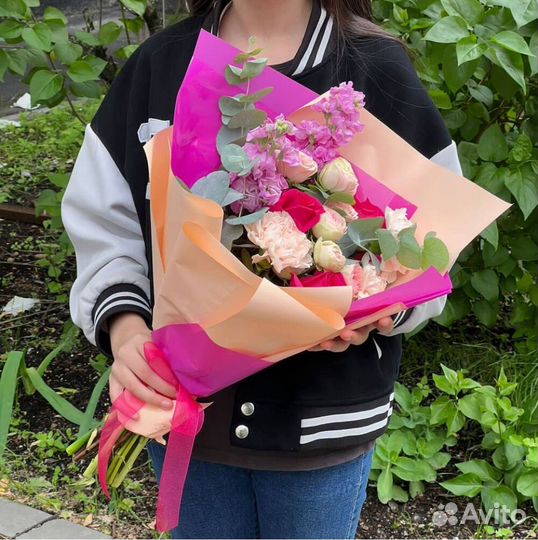 Букеты с гортензиями, ранункулюсами и розами