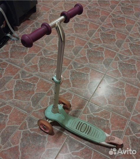 Самокат для девочки 3-4 года