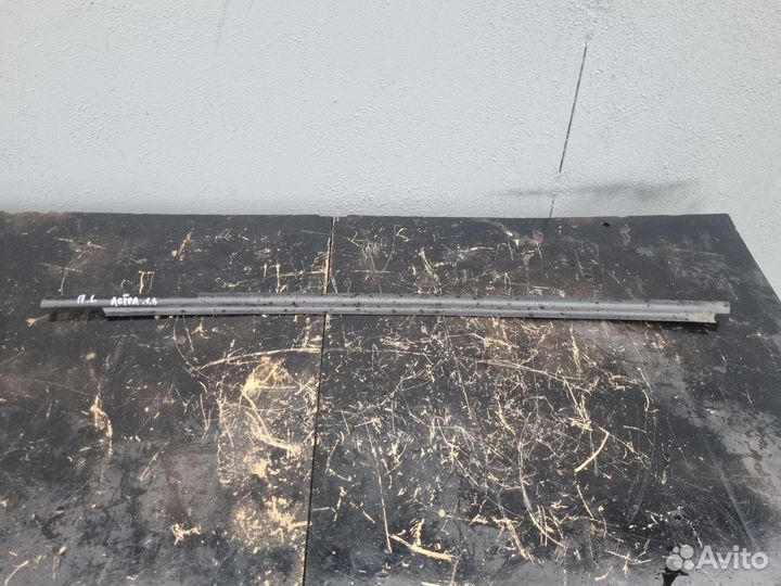 Передняя левая наружная бархотка Opel Astra G