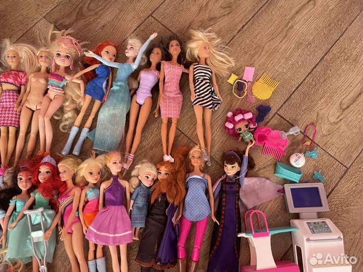 Много кукол дисней, барби, винкс и тд