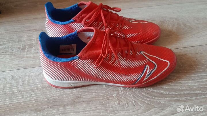 Футбольные бутсы на подростка