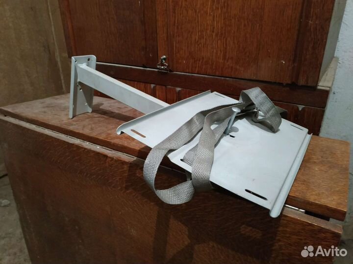 Настенная подставка для телевизора