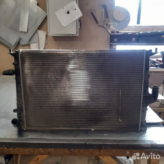 Радиатор охлаждения на LADA largus