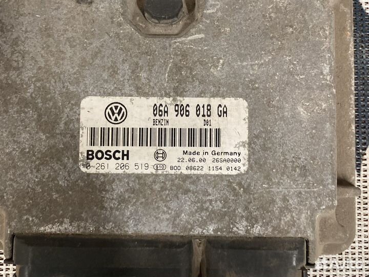 Блок управления двигателем Skoda 06A906018GA