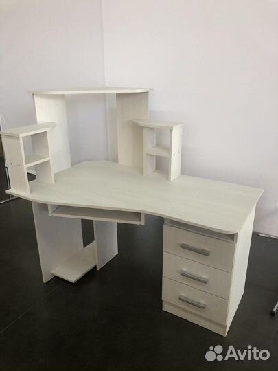 Стол компьютерный