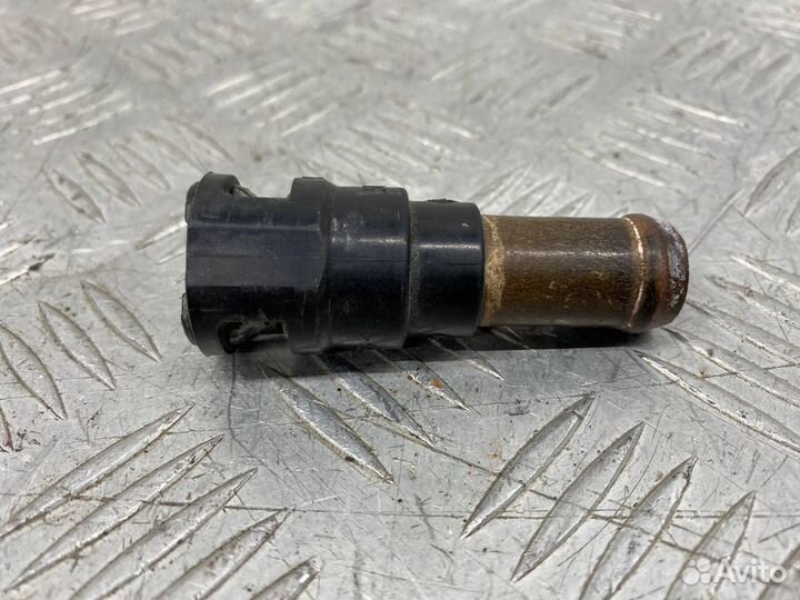 Б/У Штуцер радиатора печки Mazda Demio 2 DY3W zjve