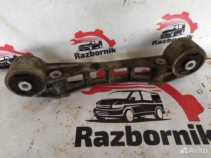 Кронштейн редуктора Mercedes Viano W639 2.1D 2005