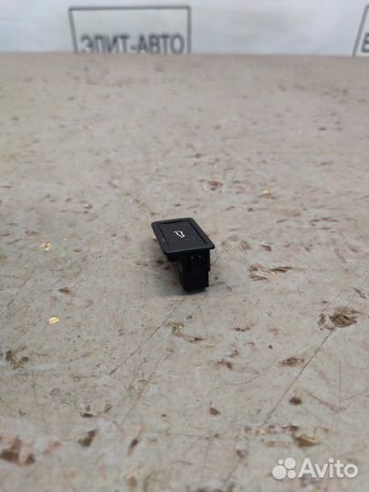 Кнопка закрывания багажника Porsche Cayenne 957