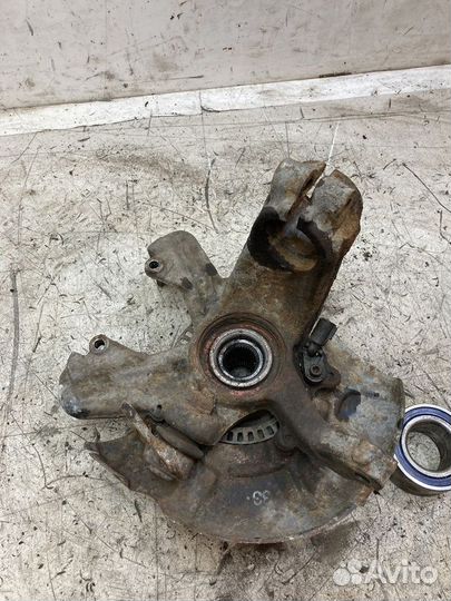 Кулак поворотный передний правый Volkswagen Bora