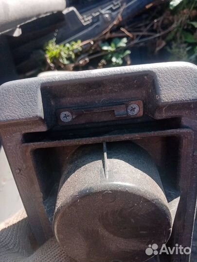 Подлокотник Mitsubishi Pajero 2