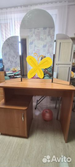 Комод с зеркалом