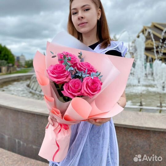 Букет розовых роз к последнему звонку