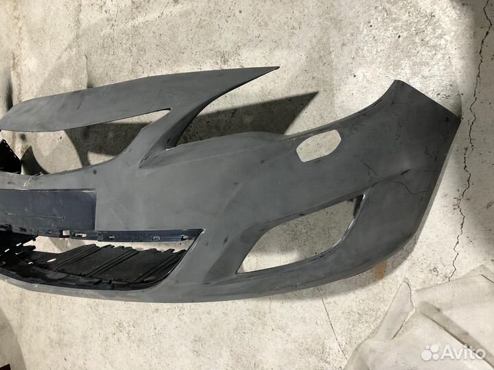 Бампер передний на Opel Astra J оригинал